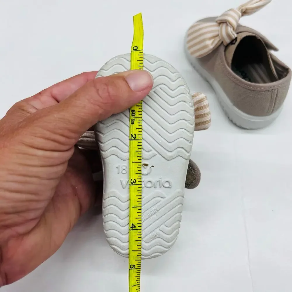 NWT Victoria Size 18 (US 3.5) Beige Mary Jane Sneakers
